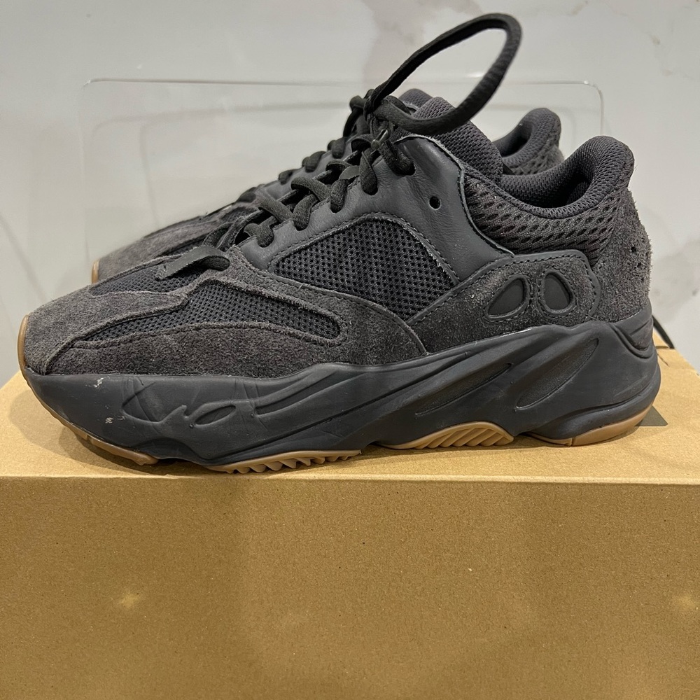 Yeezy boost 700 utility black